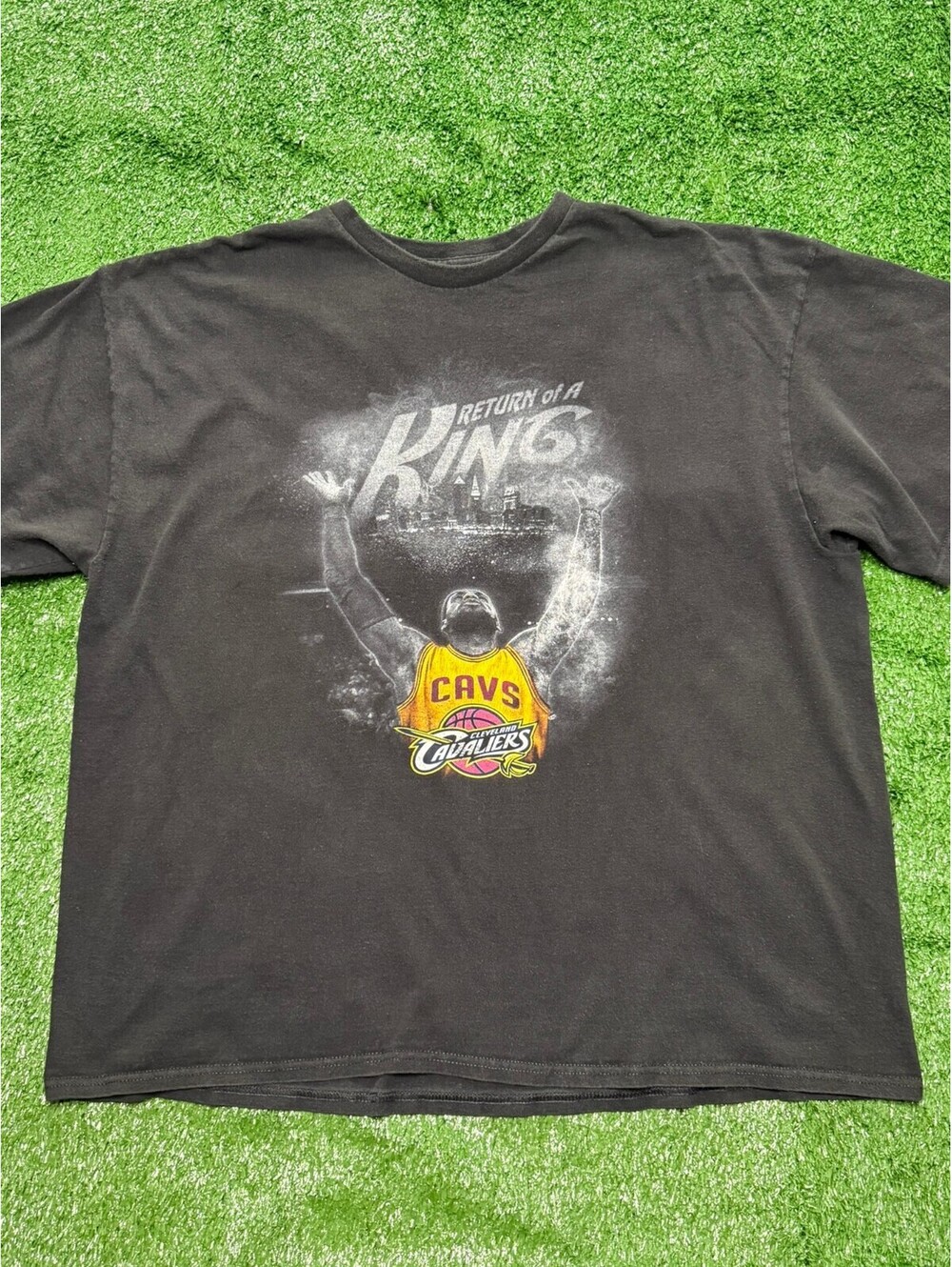 Lebron James | Return of A King | Size 2XL